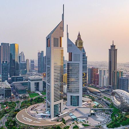 Jumeirah Emirates Towers Дубай Экстерьер фото The Emirates Group headquarters in Dubai