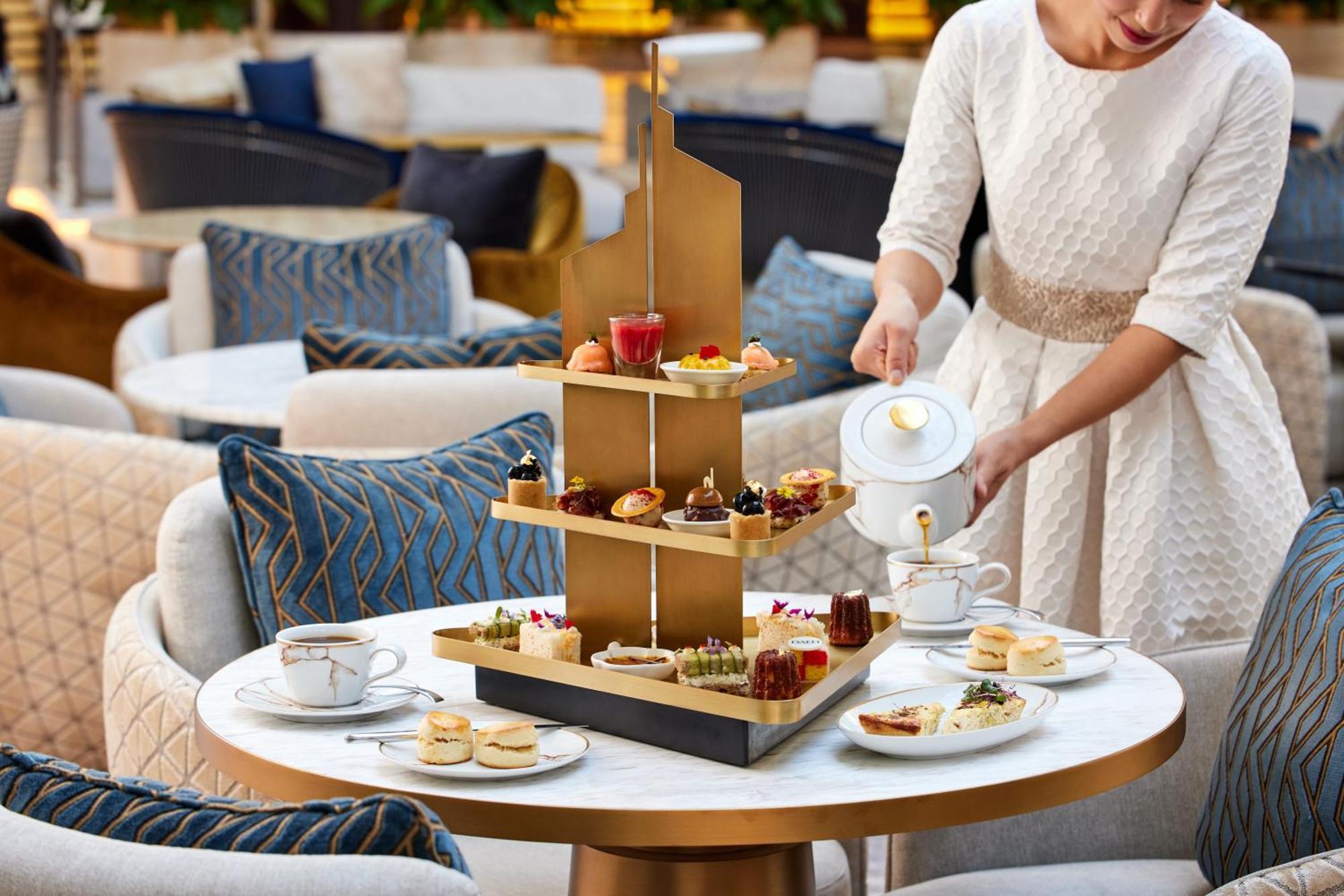 Jumeirah Emirates Towers Дубай Экстерьер фото Afternoon tea at the Ritz-Carlton, DIFC, Dubai