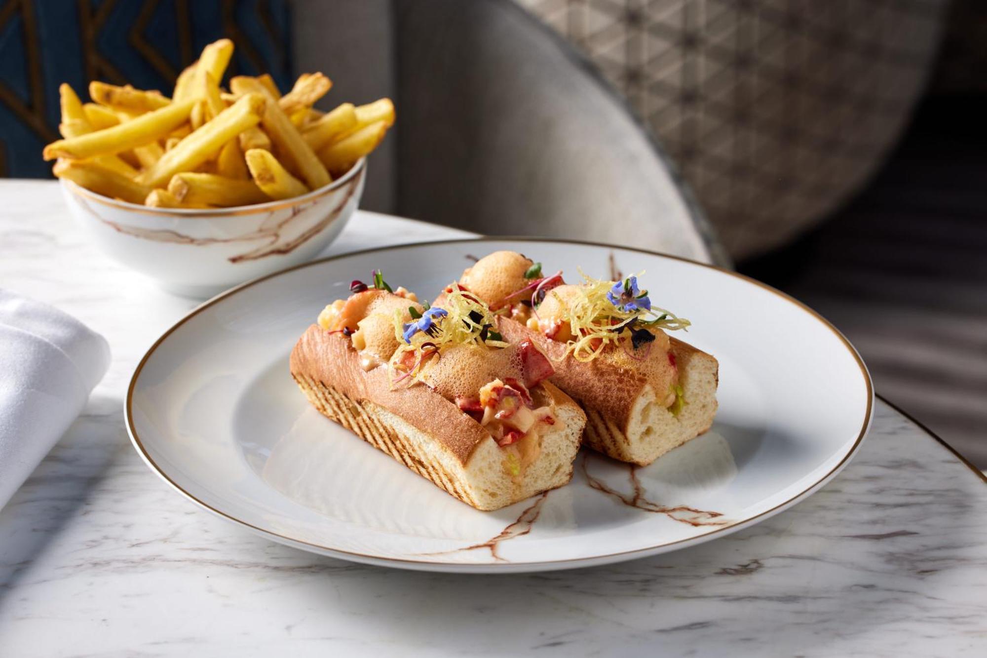 Jumeirah Emirates Towers Дубай Экстерьер фото Lobster roll