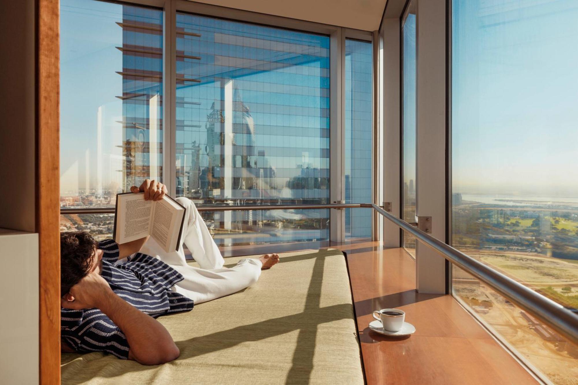 Jumeirah Emirates Towers Дубай Экстерьер фото The view from the 10th floor