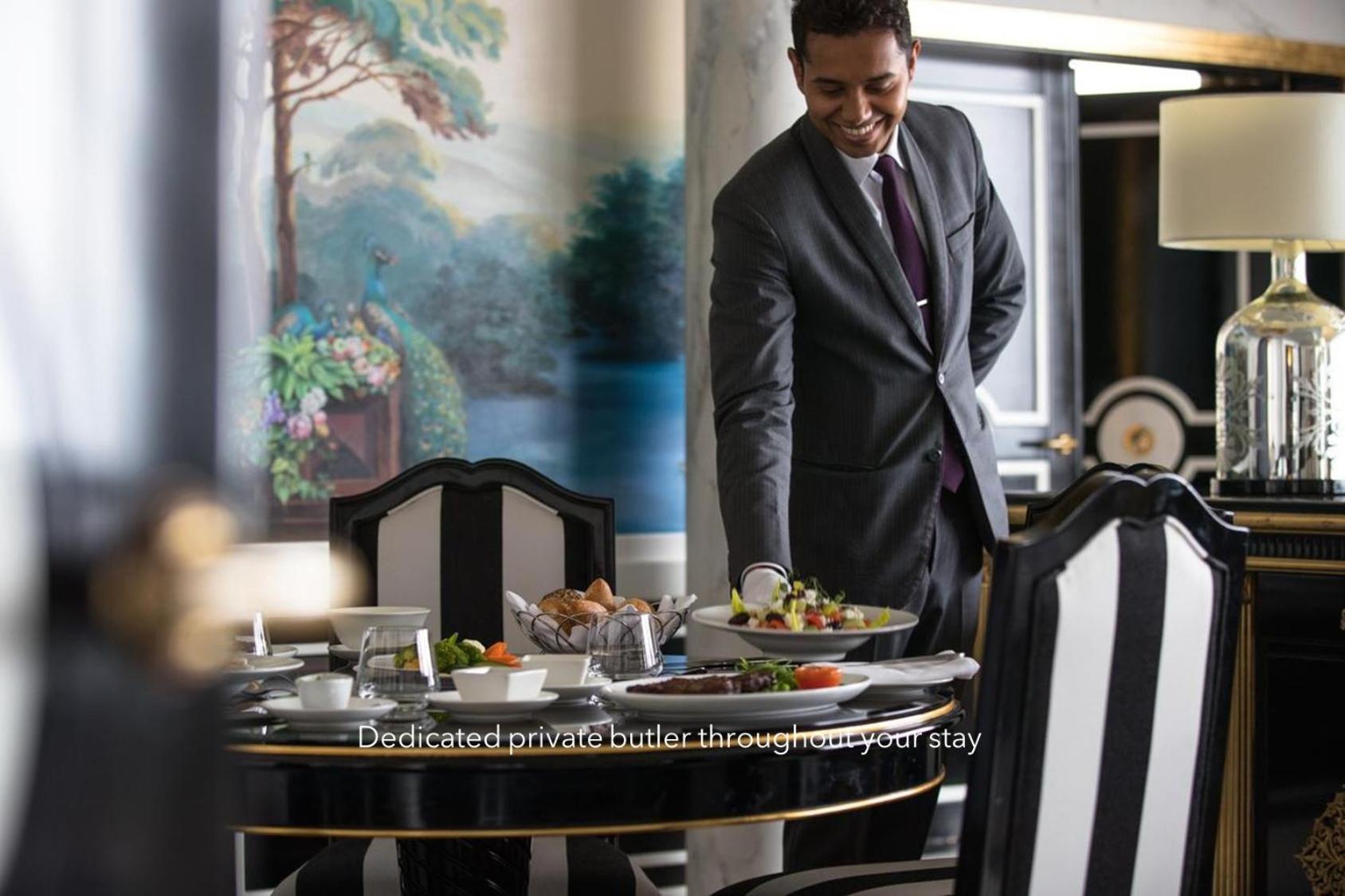 Jumeirah Emirates Towers Дубай Номер фото A butler at the Taj Mahal Palace, Mumbai, India